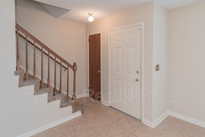 2407 Hampstead Dr - Photo 7 of 34