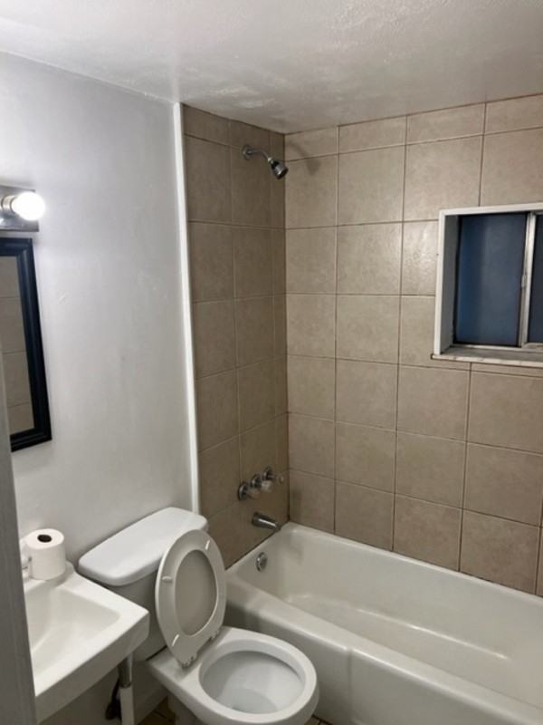 225 Suncrest St - Photo 7 of 16