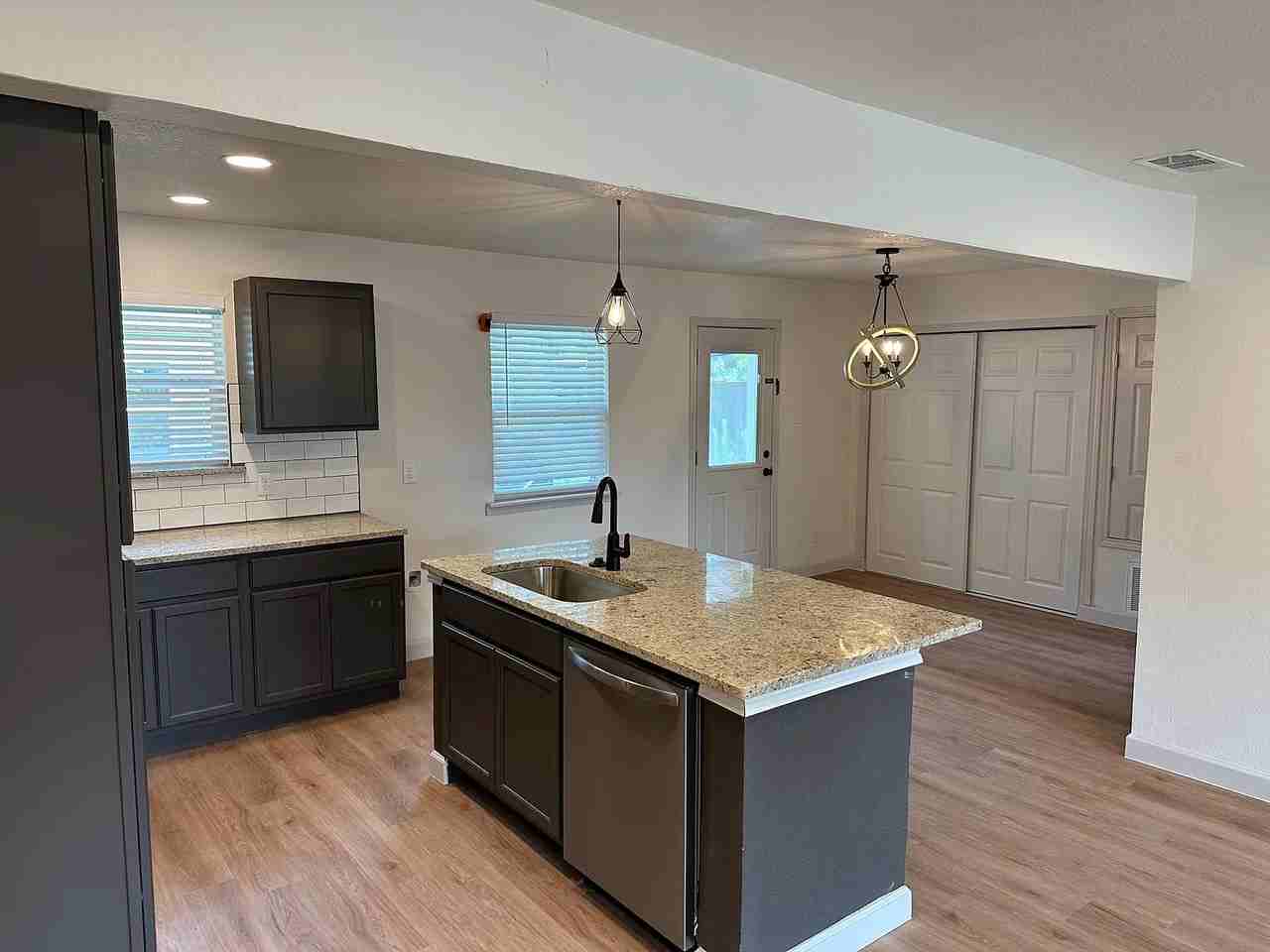 2511 Emerald Dr - Photo 3 of 15