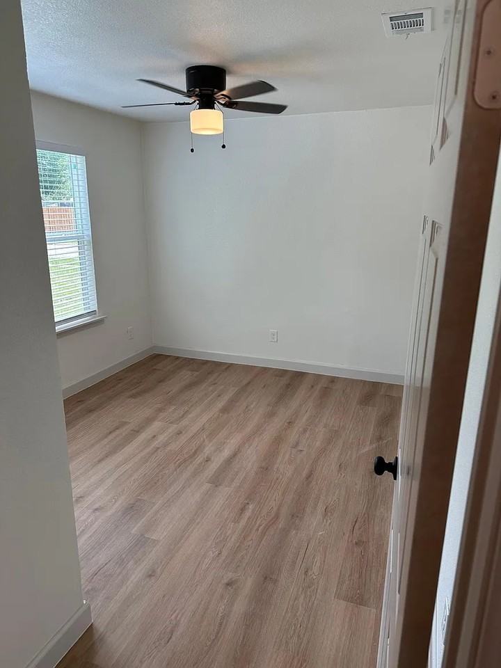 2511 Emerald Dr - Photo 6 of 15