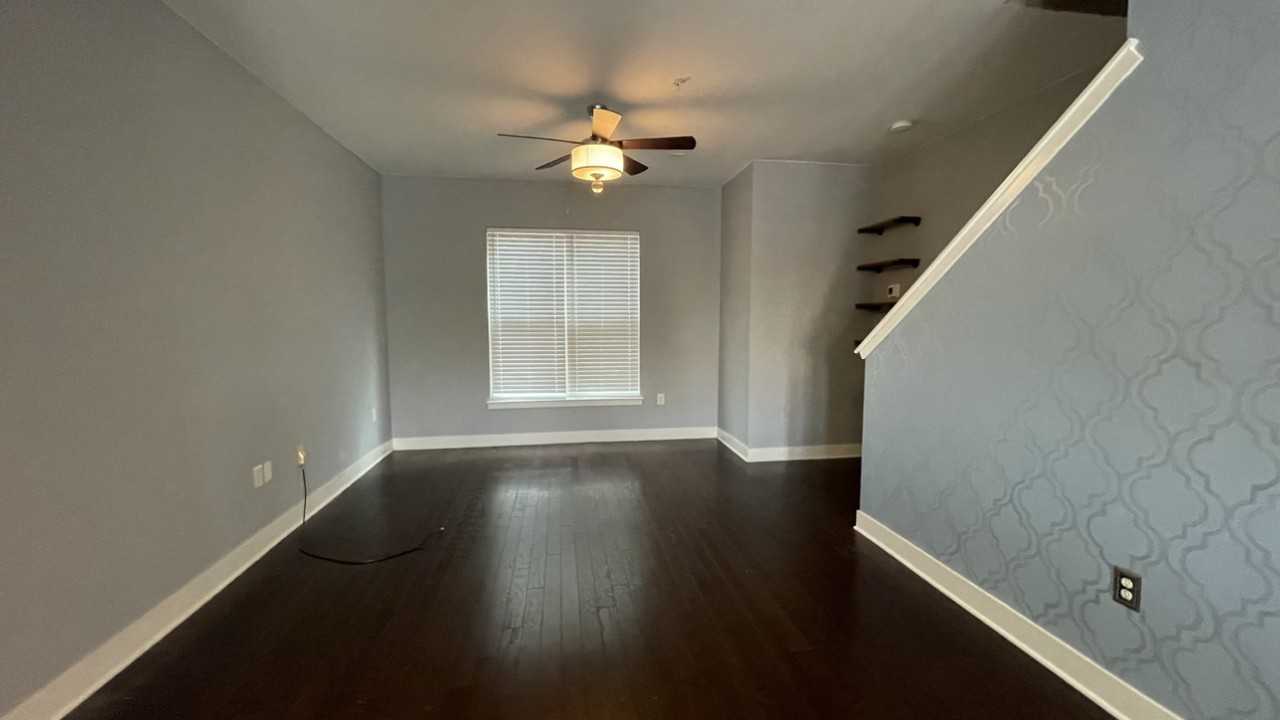 1028 Skyline View Way - Photo 3 of 13
