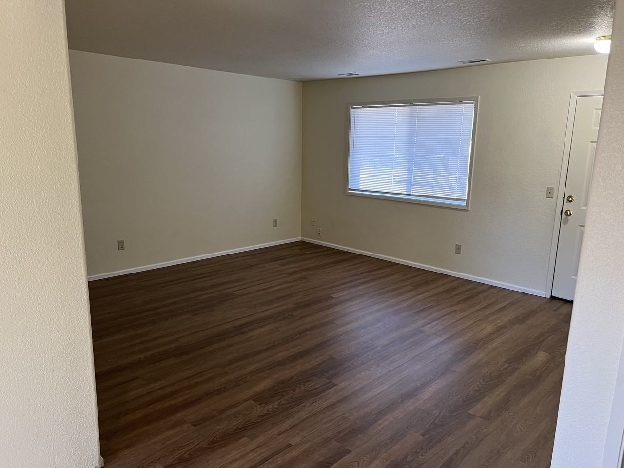 1855 Kellenbeck Ave - Photo 2 of 6