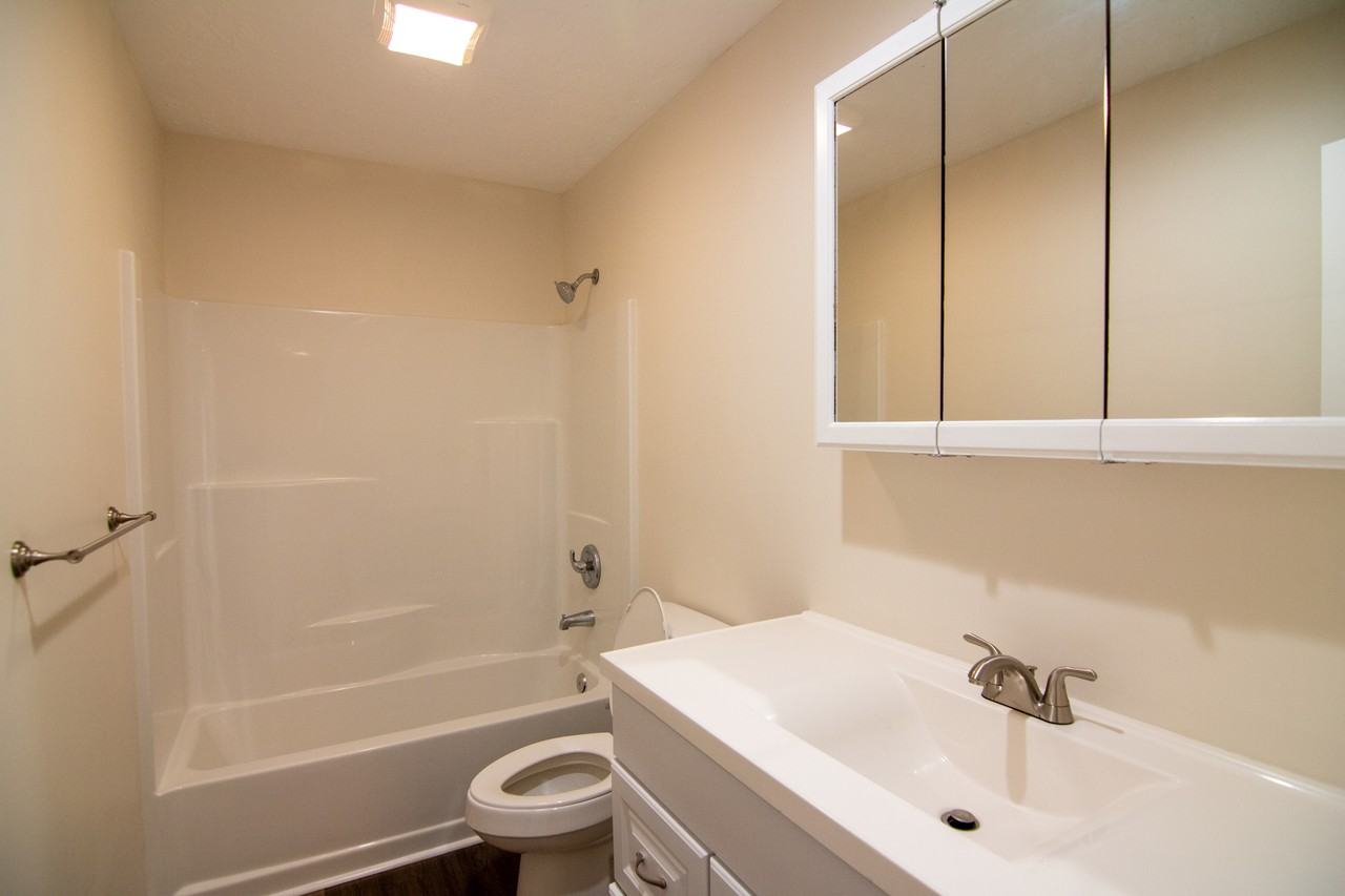 5912 Perry Ln - Photo 6 of 9