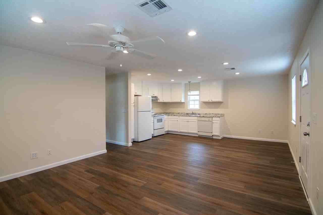 5912 Perry Ln - Photo 2 of 9