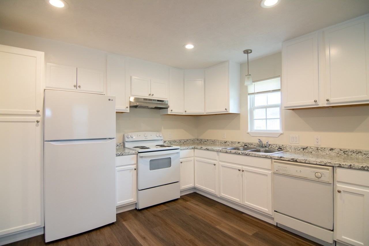 5912 Perry Ln - Photo 3 of 9