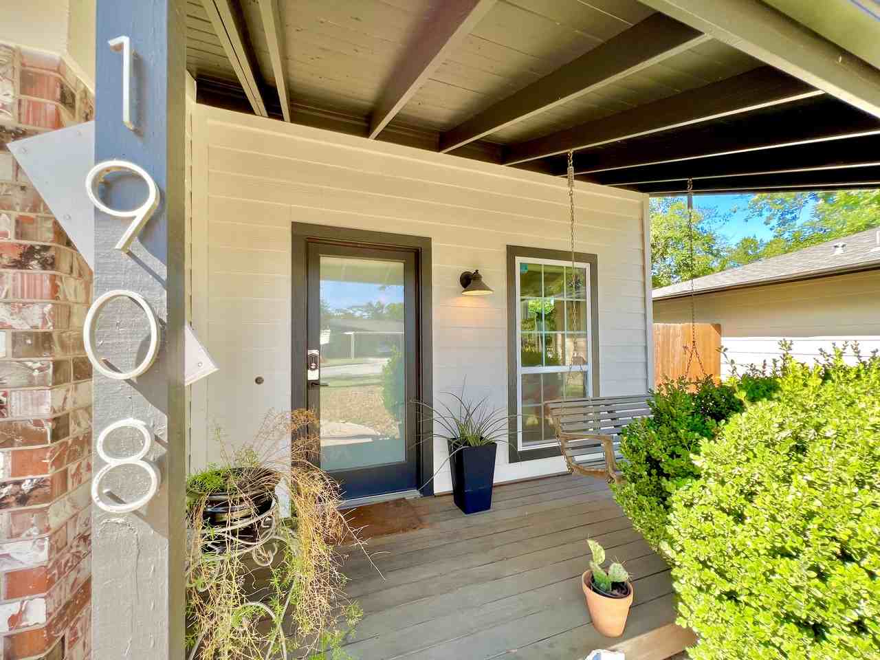 1908 Joy Ln - Photo 2 of 35