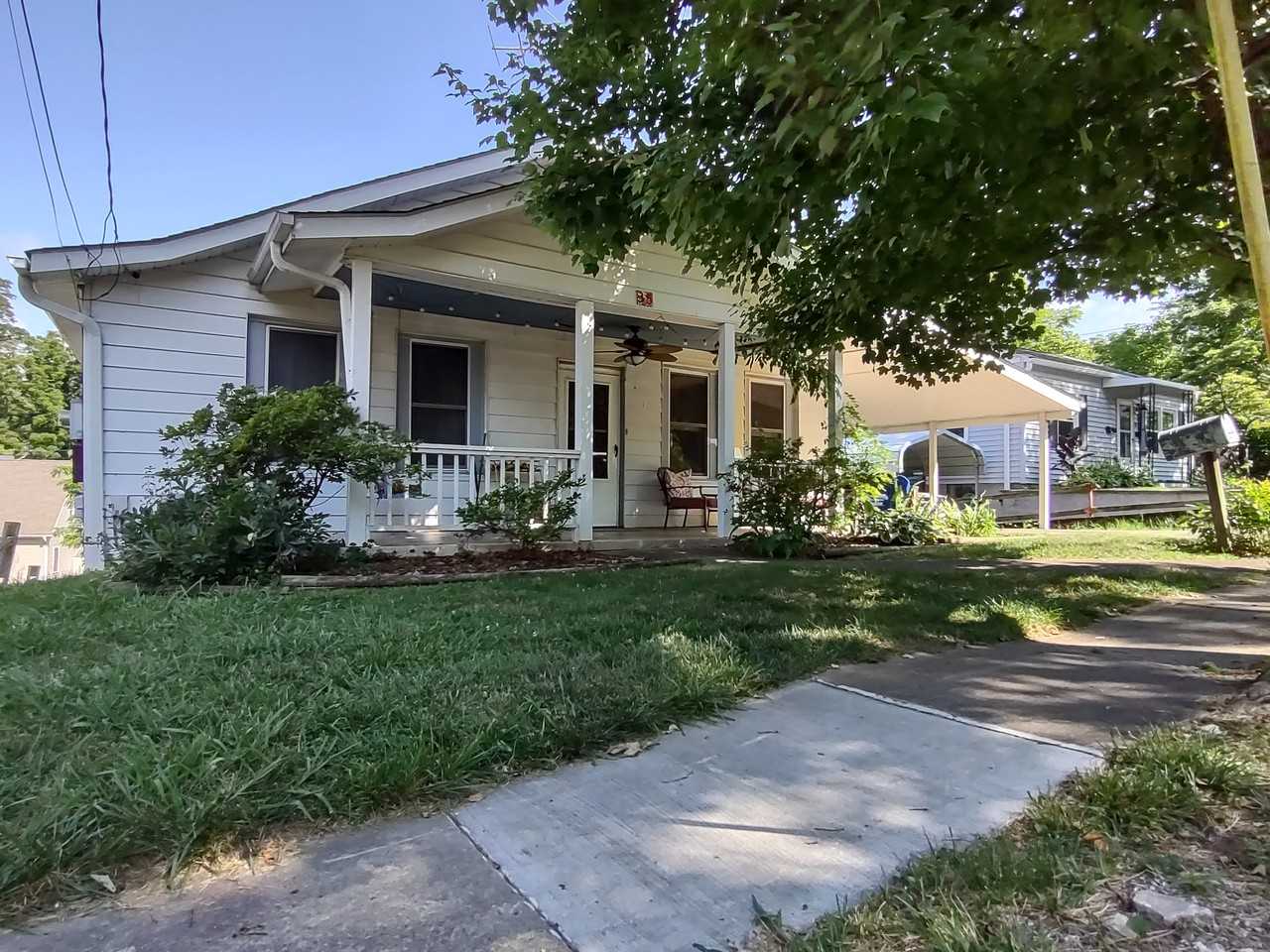 35 Maple Crescent St - Photo 2 of 9