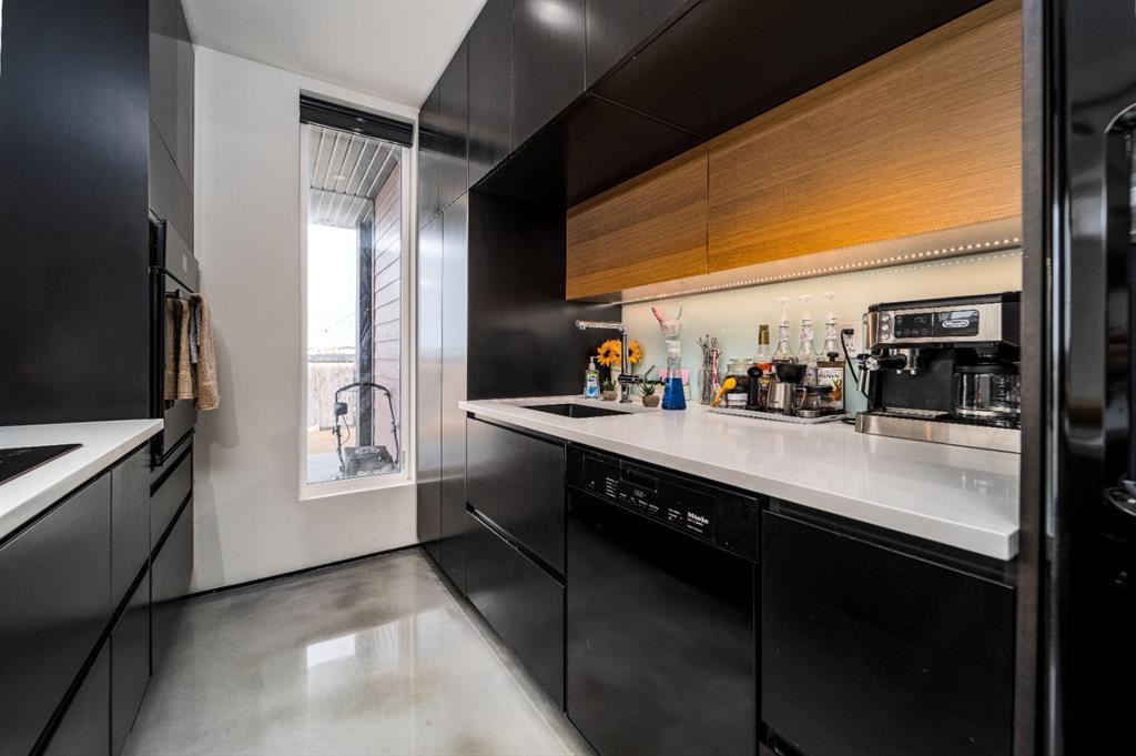 351B Skeena Cres W - Photo 2 of 20