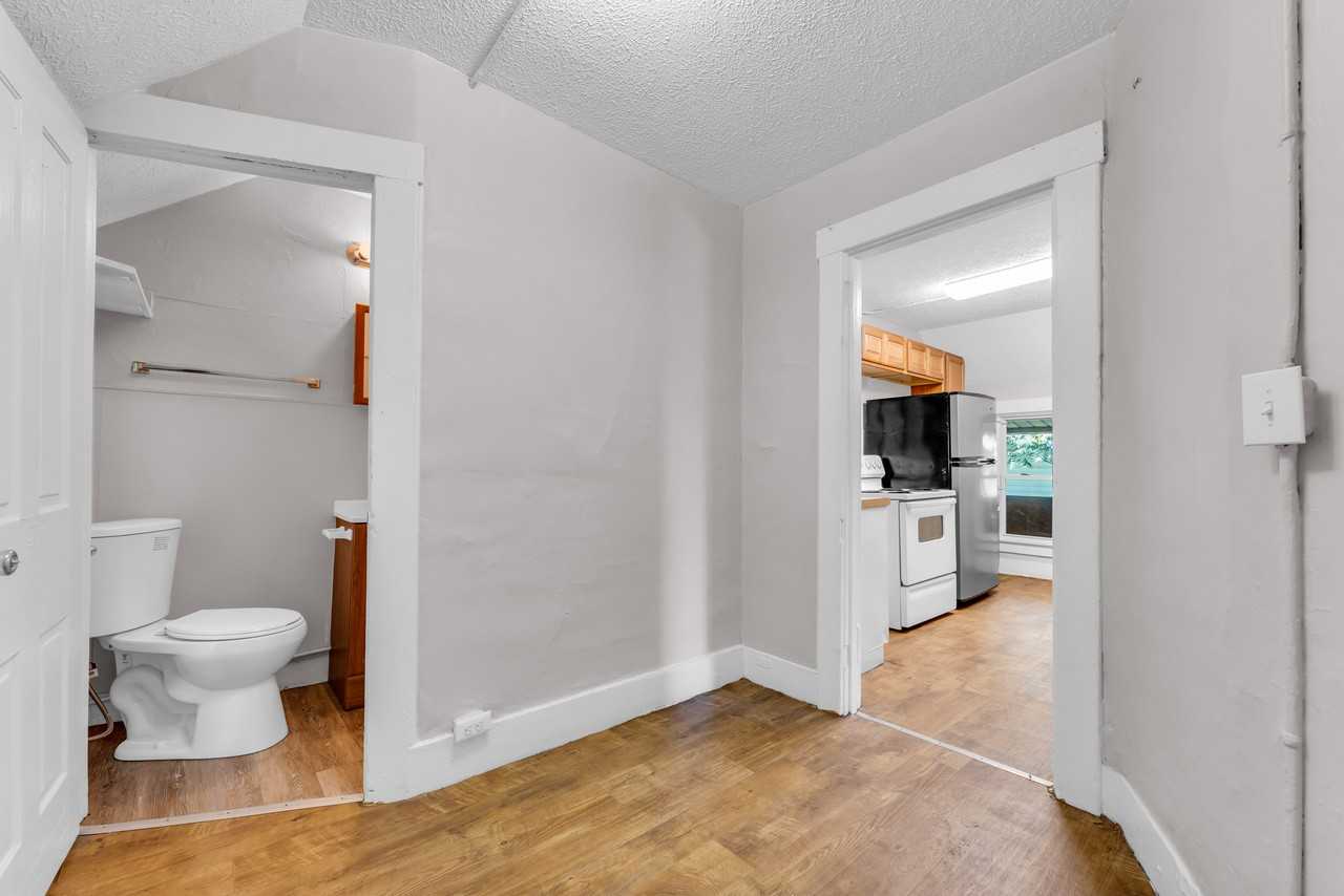 448 Delaware Ave - Photo 3 of 18