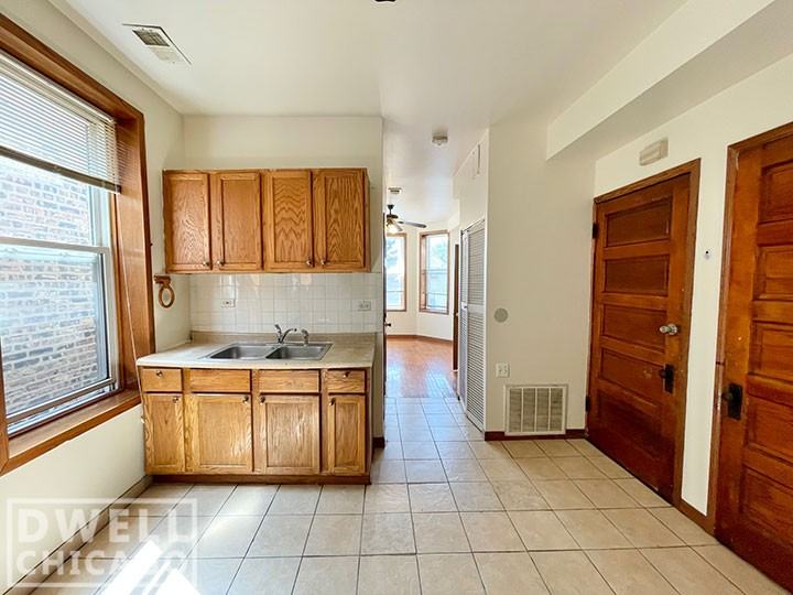 1620 W 38th St #2F - Photo 4 of 13