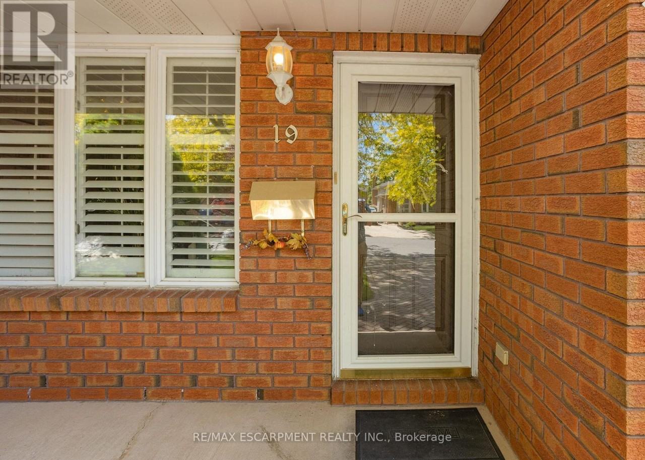 19 Heritage Court - Photo 3 of 9