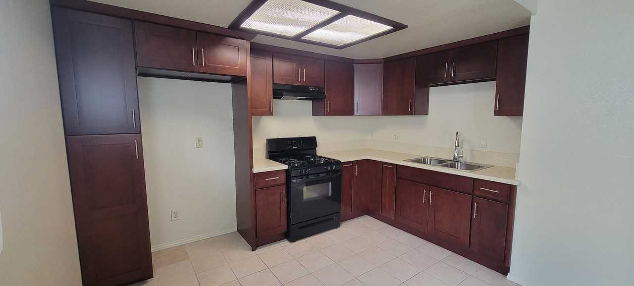 2-Bed/2-Bath Apartment For Rent In Koreatown And Adjacent To DTLA., Hollywood, East Hollywood & more - Photo 3 of 15