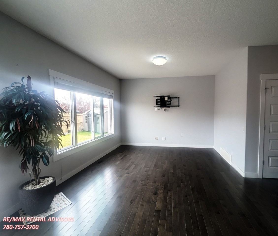 6306 167a Avenue NW - Photo 6 of 22