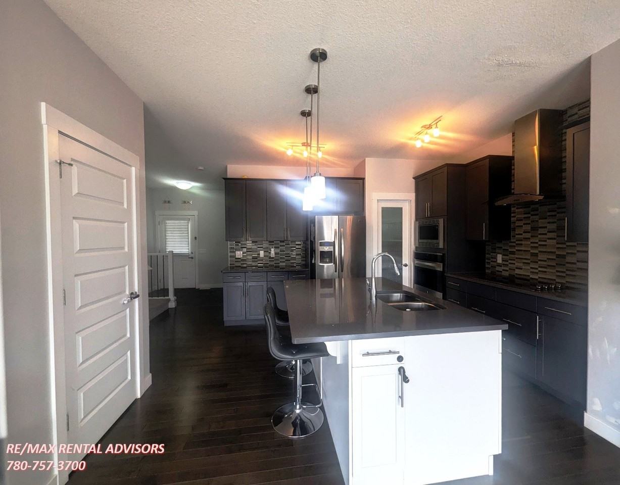 6306 167a Avenue NW - Photo 4 of 22