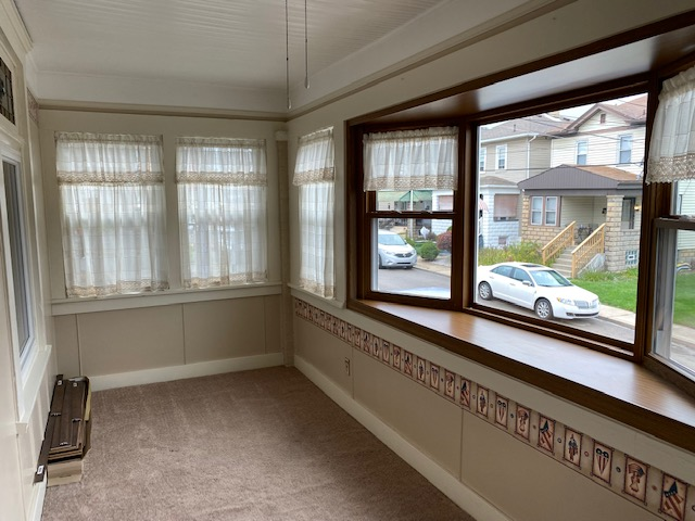 475 Park St - Photo 3 of 27