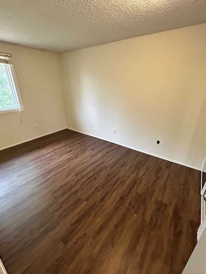 600 Pizza 73 - Photo 2 of 16