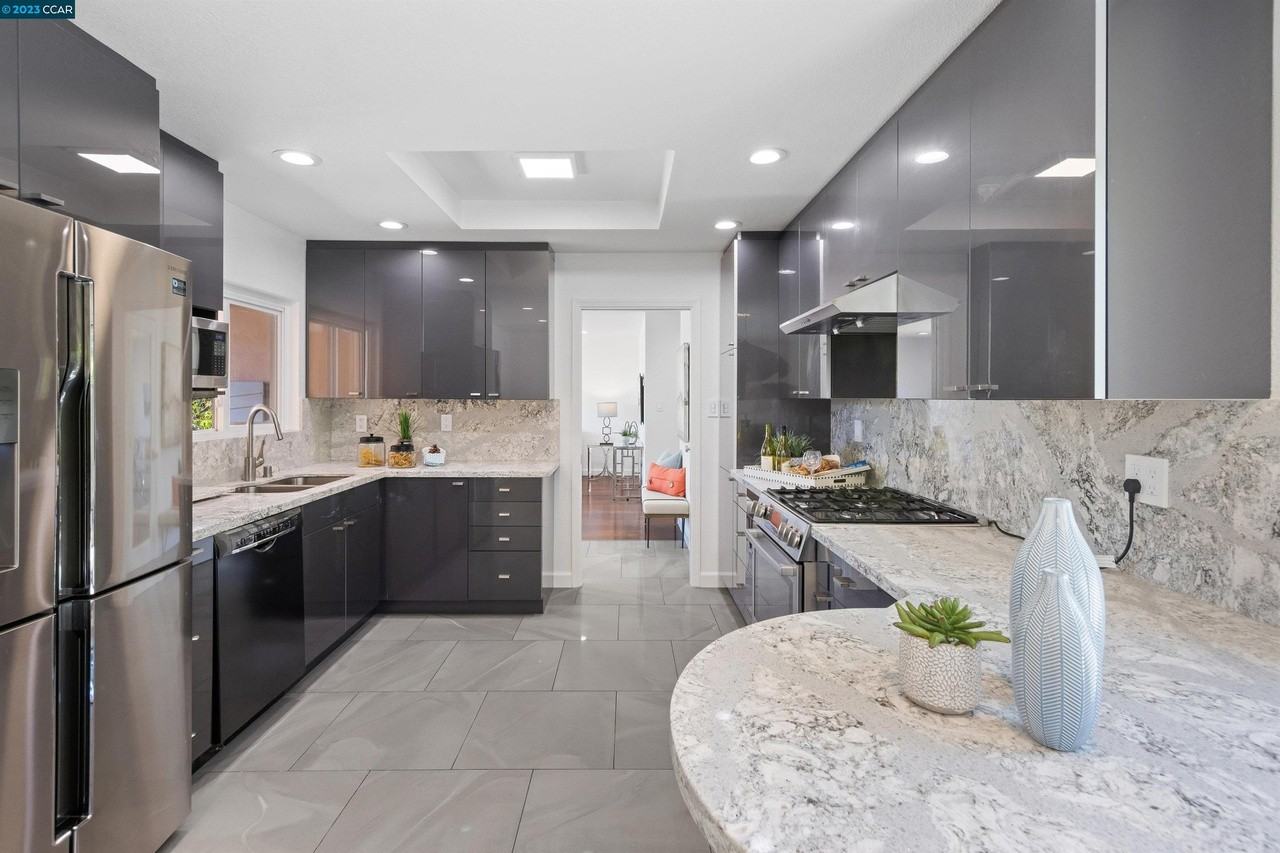 2086 Arbutus Ct #NA - Photo 2 of 5