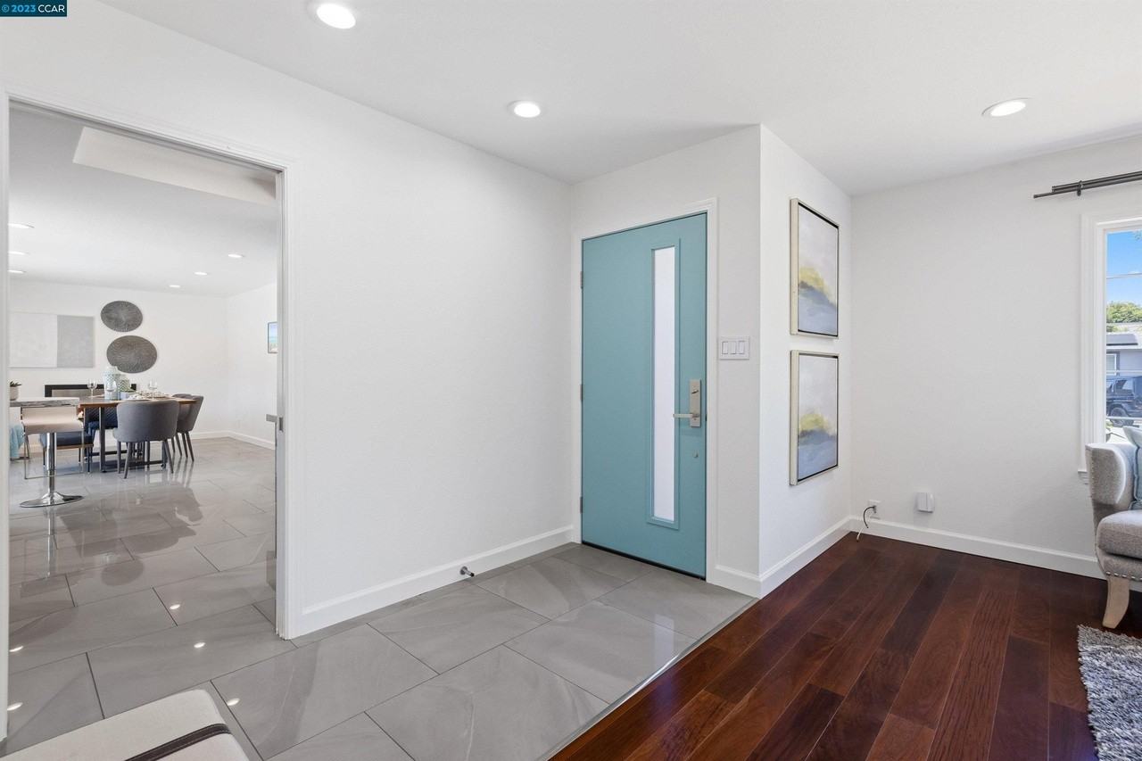 2086 Arbutus Ct #NA - Photo 3 of 5