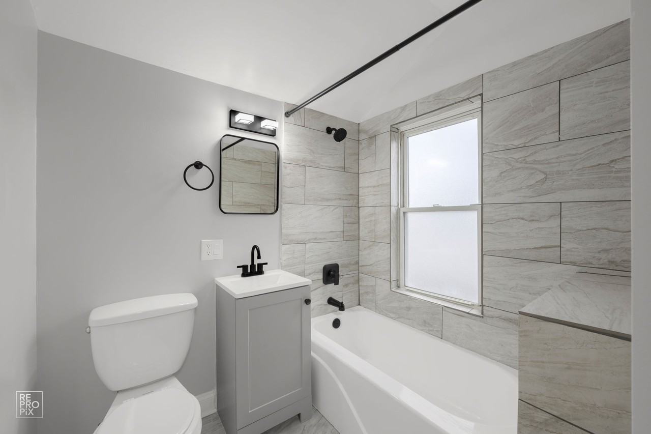 2542 S Trumbull - Photo 3 of 26