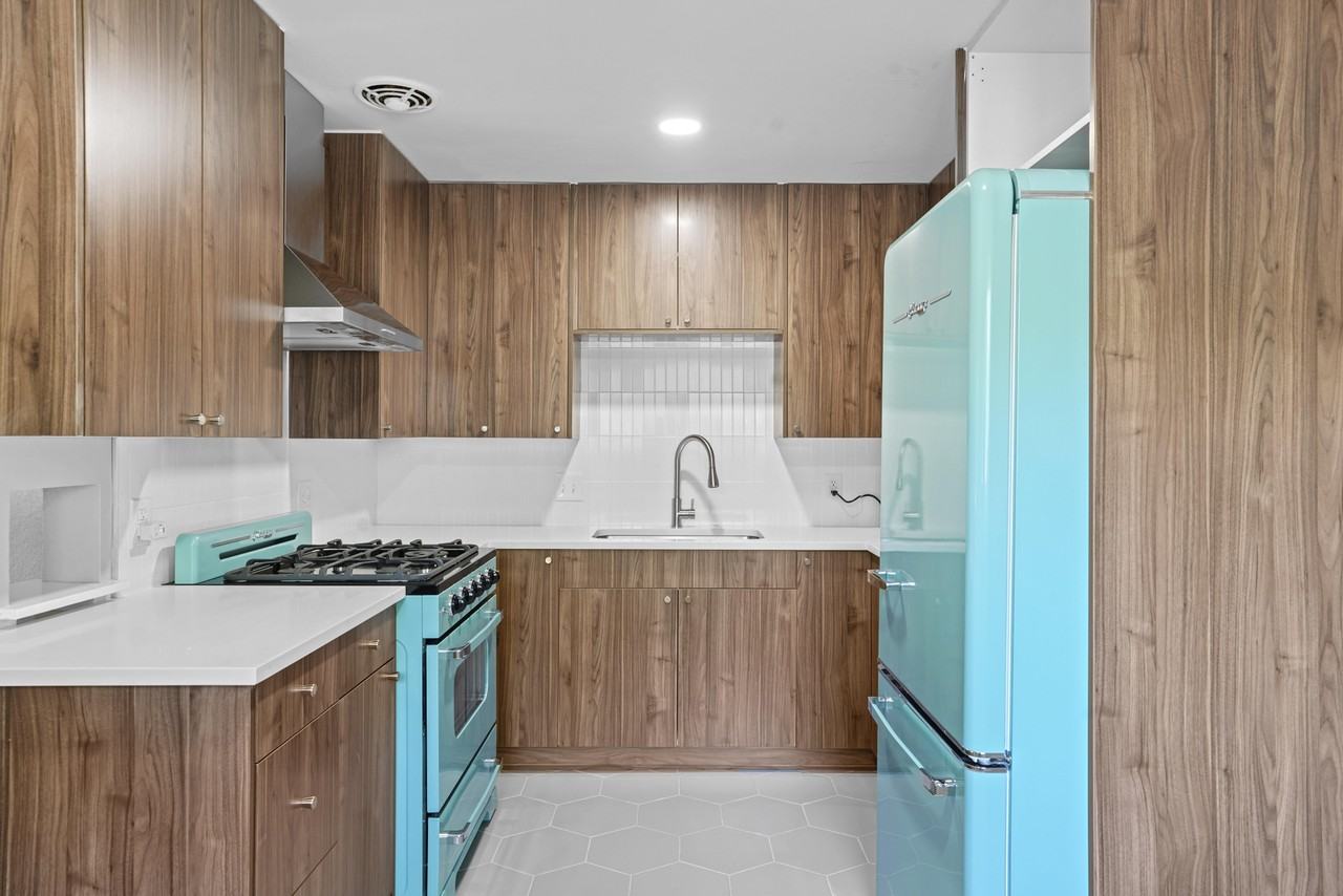 2460-2470 9th Street - Photo 5 of 25