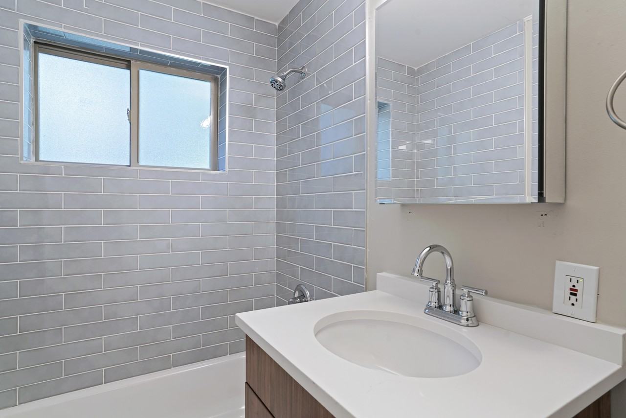 2460-2470 9th Street - Photo 4 of 18