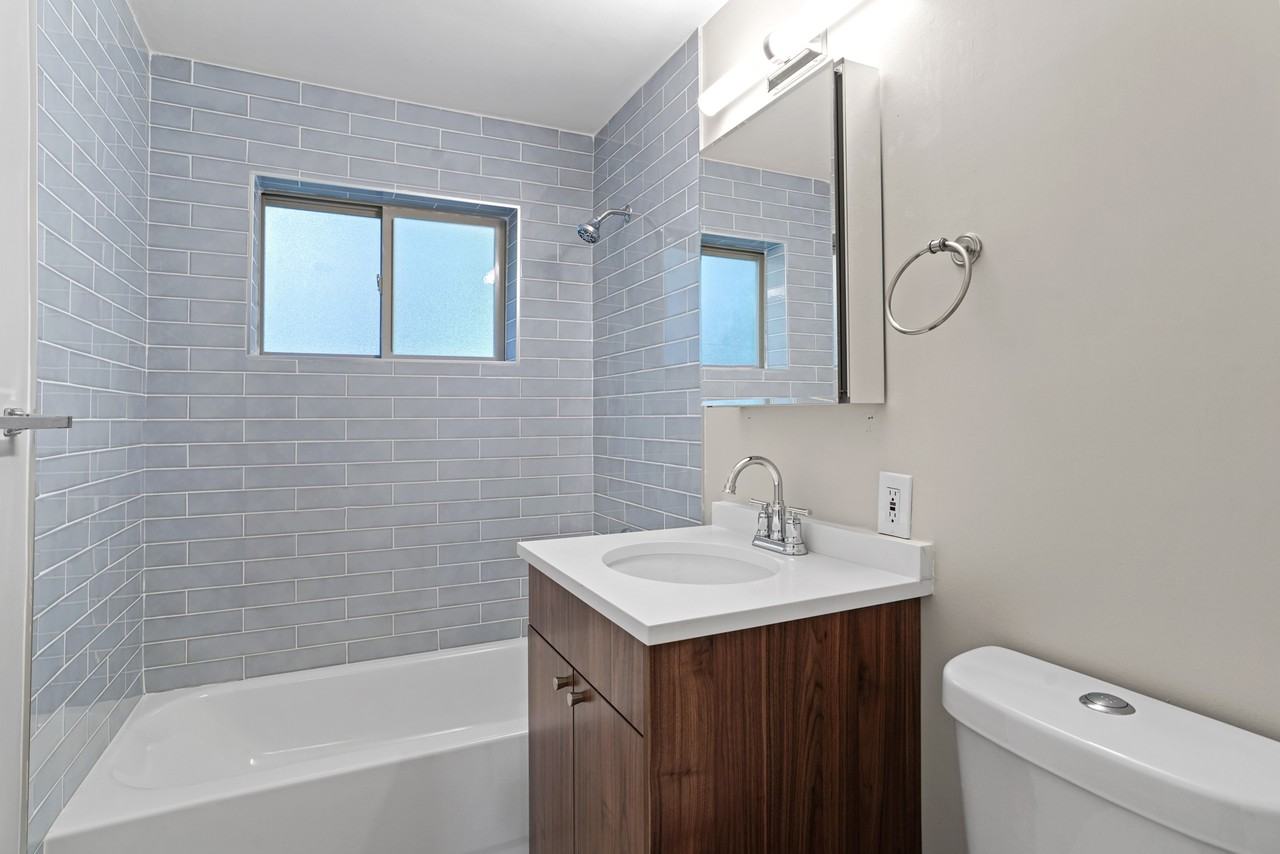 2460-2470 9th Street - Photo 5 of 18