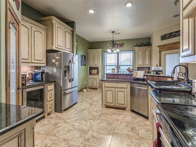 202 Parkview Dr #1 - Photo 4 of 28