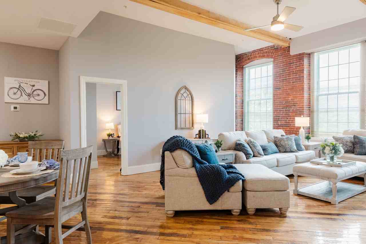 25 Canal - Photo 2 of 51