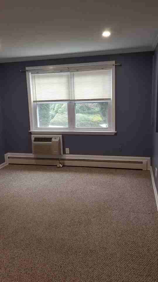 211 Fairharbor Dr - Photo 2 of 3