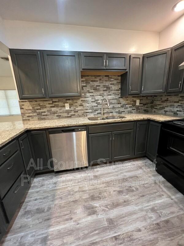 434 40th Ave Ne #434 - Photo 5 of 13