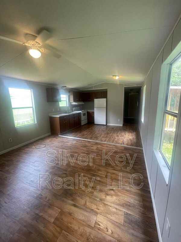1019 S Jackson St #10 - Photo 4 of 10