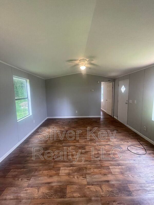 1019 S Jackson St #10 - Photo 6 of 10