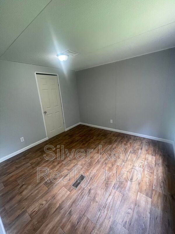1019 S Jackson St #10 - Photo 7 of 10