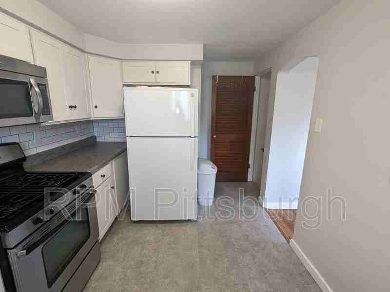 1583 Breining St - Photo 3 of 21