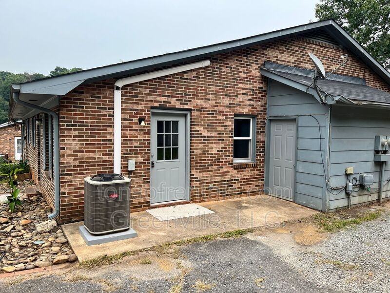 13 Melissa Ct #C - Photo 2 of 9