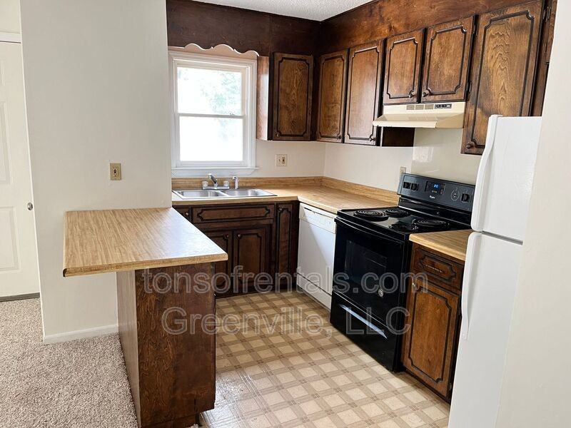 13 Melissa Ct #C - Photo 5 of 9