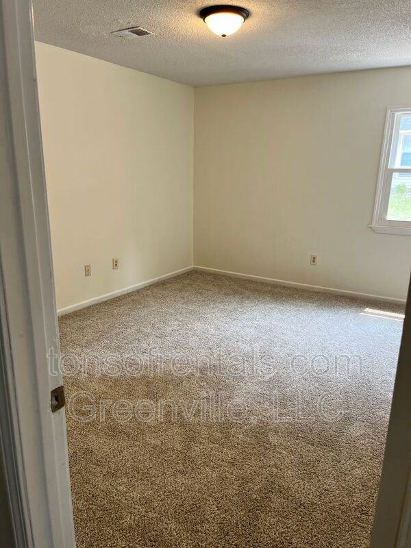 13 Melissa Ct #C - Photo 6 of 9
