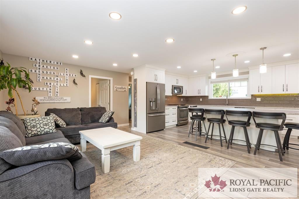 8176 164 Street - Photo 2 of 20