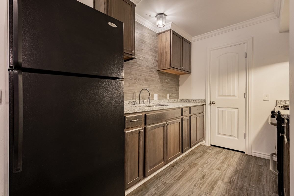 319 E Edwards St #1 - Photo 3 of 7