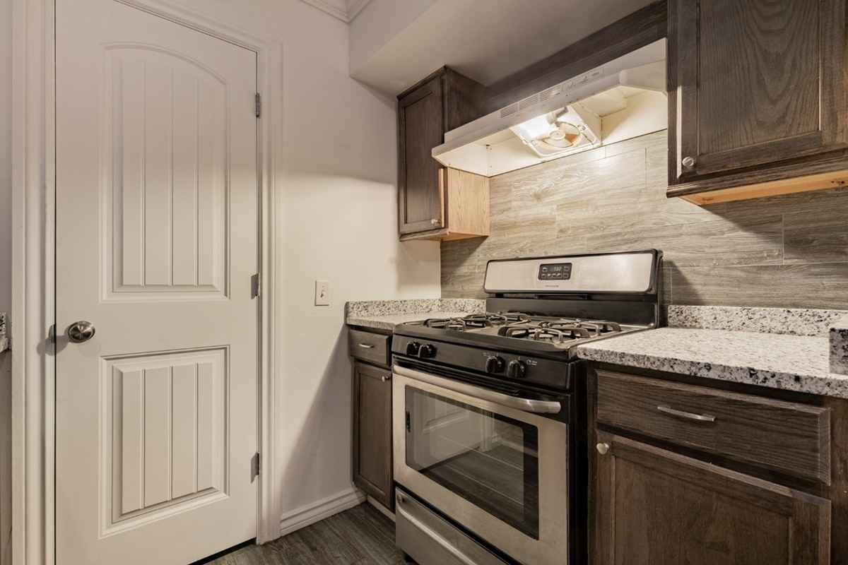 319 E Edwards St #1 - Photo 4 of 7