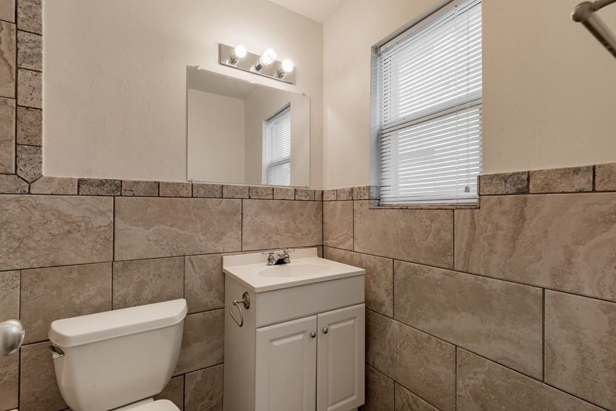 319 E Edwards St #1 - Photo 6 of 7