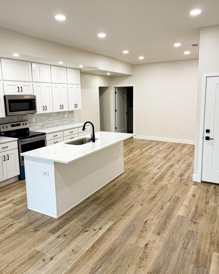 112 E Main St Uppr - Photo 2 of 10