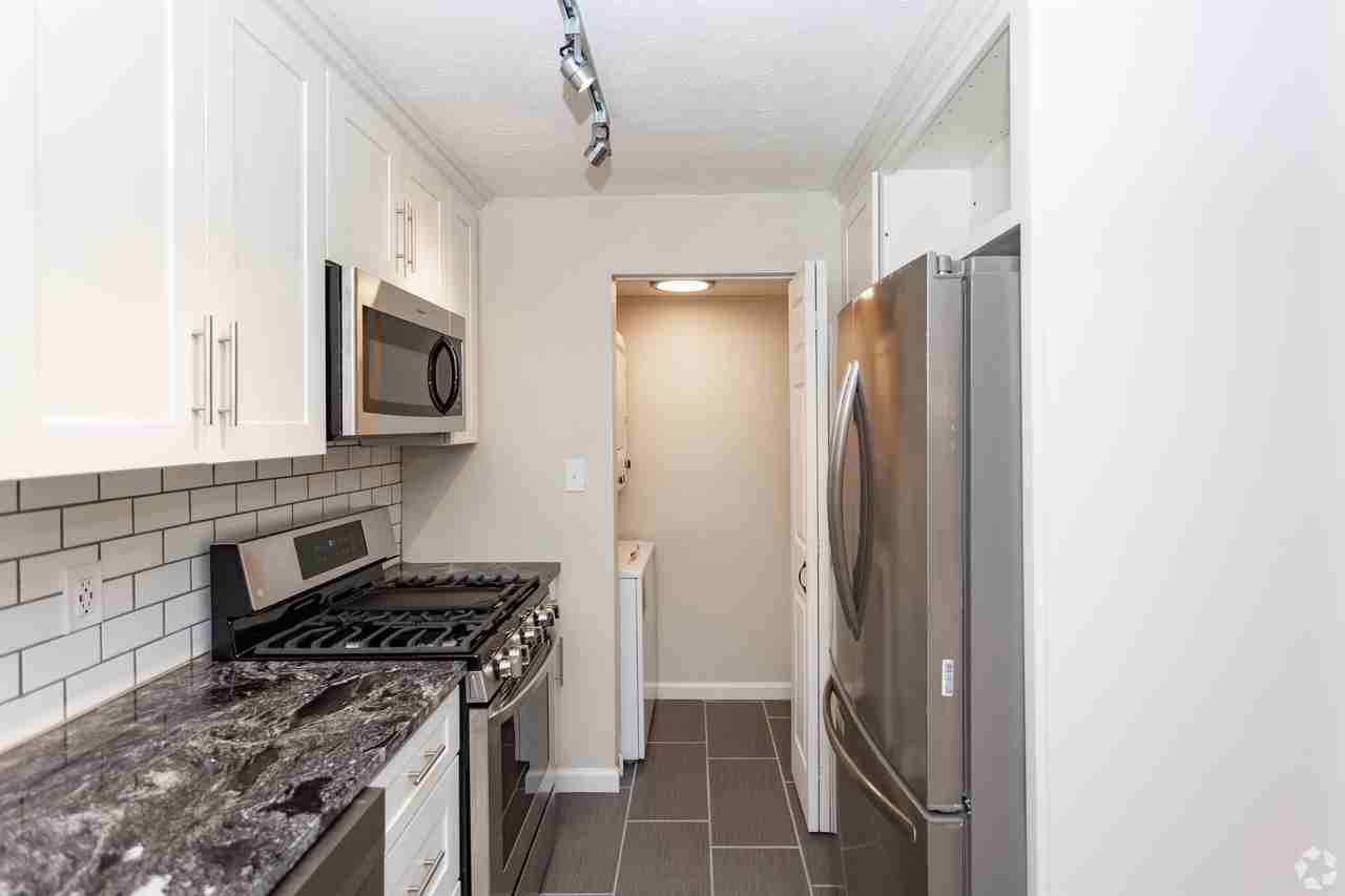 7209 Beacon Hill Dr #7209 - Photo 4 of 38