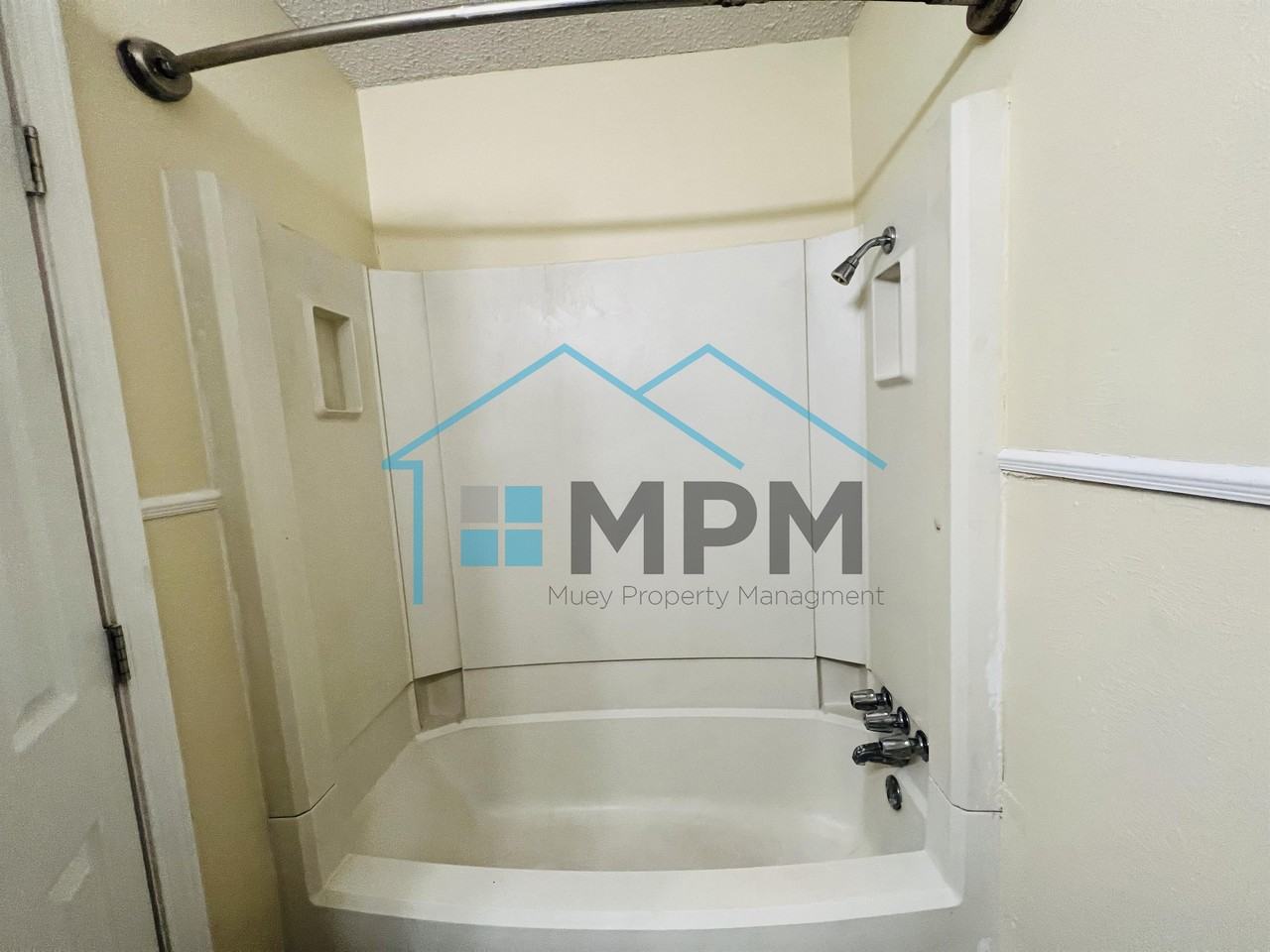 304 Woodale Dr #B - Photo 6 of 12