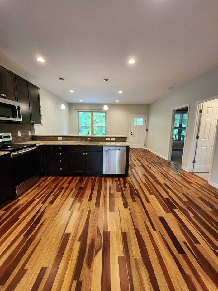 56 Marietta St - Photo 3 of 34