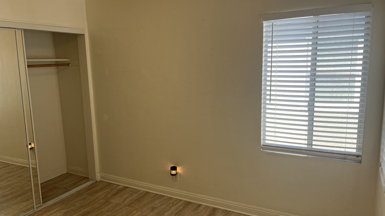 12218 Washington Pl - Photo 2 of 9