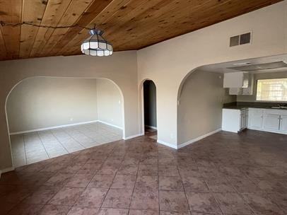 22368 Sherman Ave - Photo 3 of 10