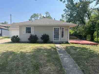1018 39th St Se - Photo 2 of 14