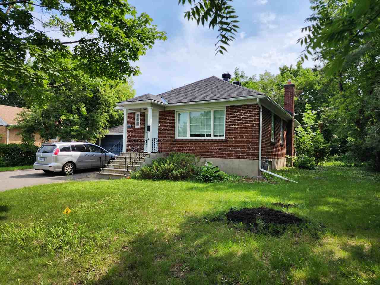 2079 Alta Vista Drive 1 Apartments 2079 Alta Vista Dr, Ottawa, ON