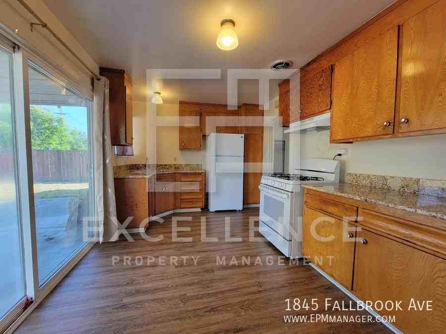 1845 Fallbrook Ave - Photo 2 of 14